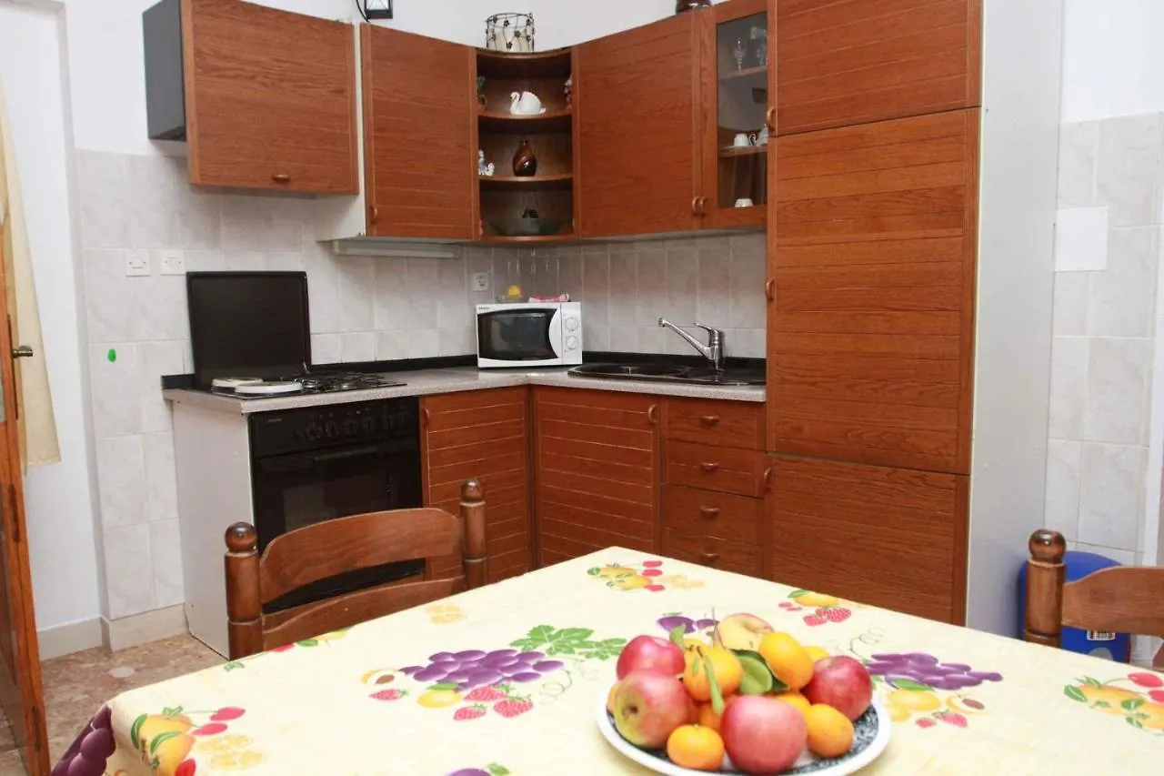 Apartments In Mastrinka 7407 Trogir